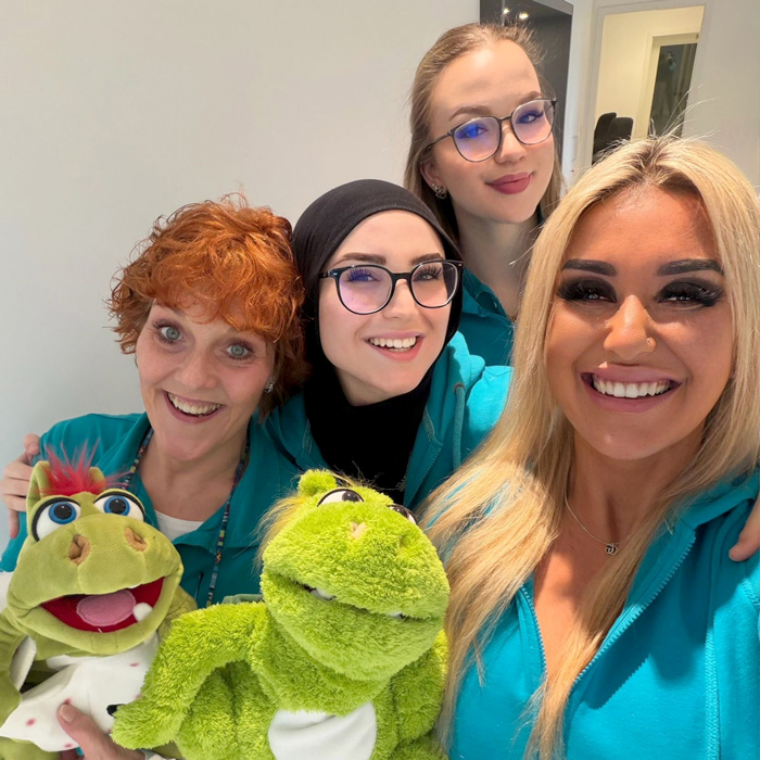 Fredis Milchzahn-Heldinnen bei Kids-first in Bad Aibling – Ihre Kinderzahnarztpraxis